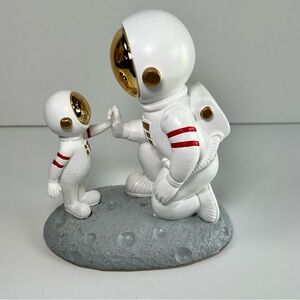 Source Unknown White and Gold Ceramic Astronaut Art